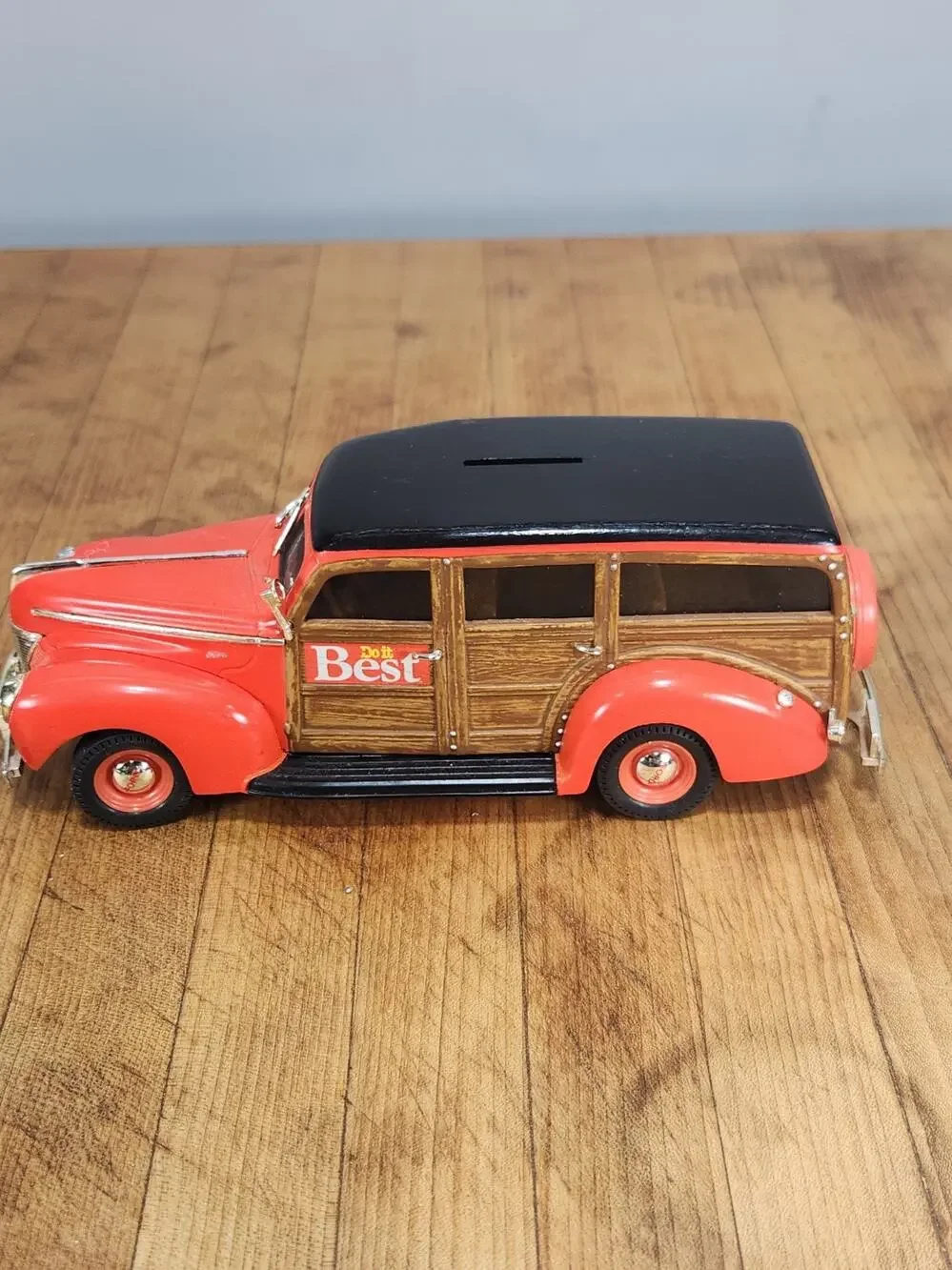 ERTL 1940 Ford Woody Wagon Do It Best 1:25 Diecast Coin Bank Red Woodgrain